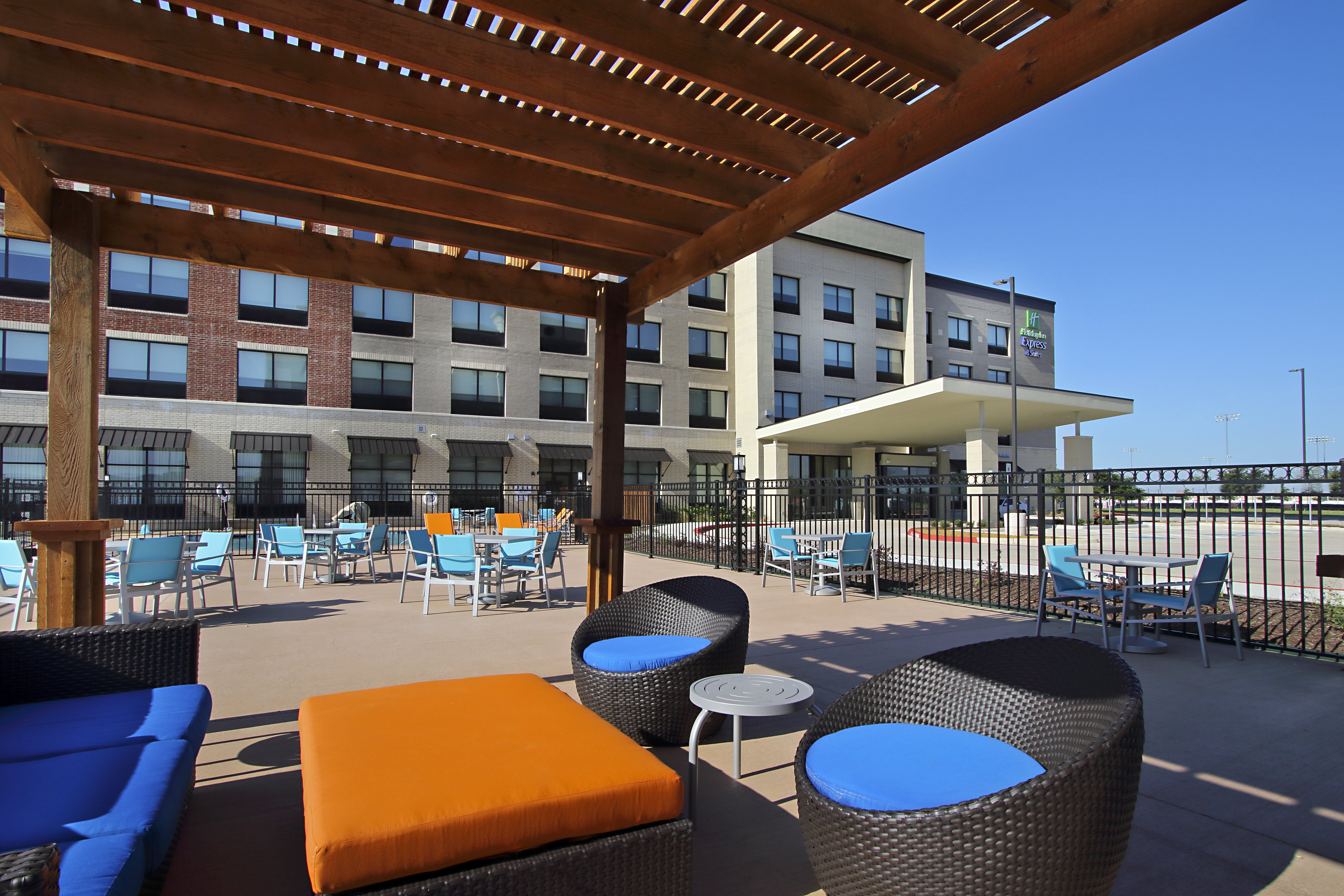 Holiday Inn Express & Suites Dallas-Frisco NW Toyota Stdm 37/52