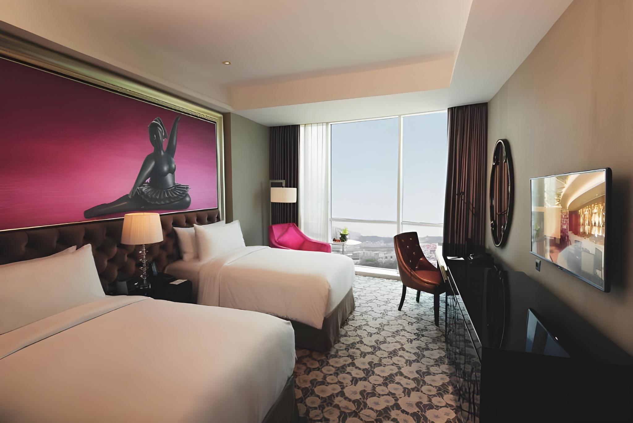 Hollywood, Executive, Twin Beds