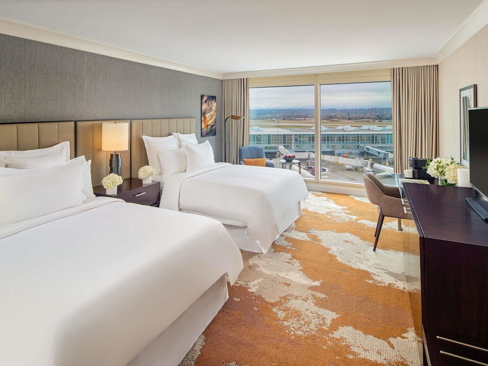 FAIRMONT, 2 QUEEN BEDS