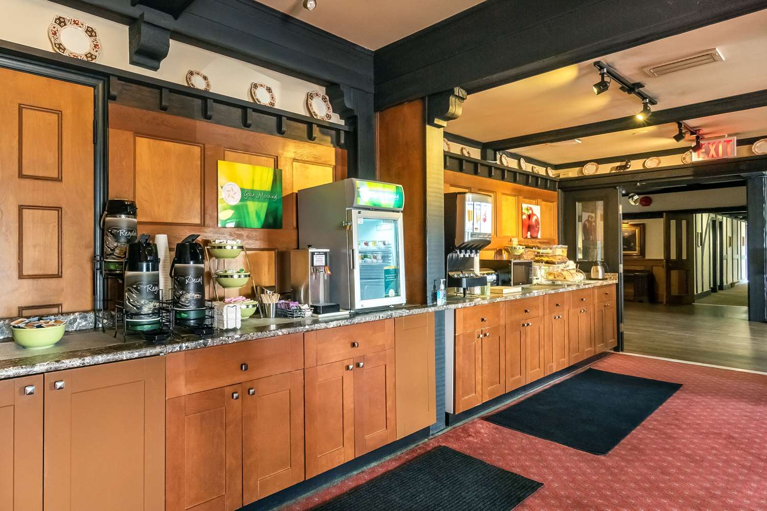 Quality Inn Waddling Dog Saanichton 10/37