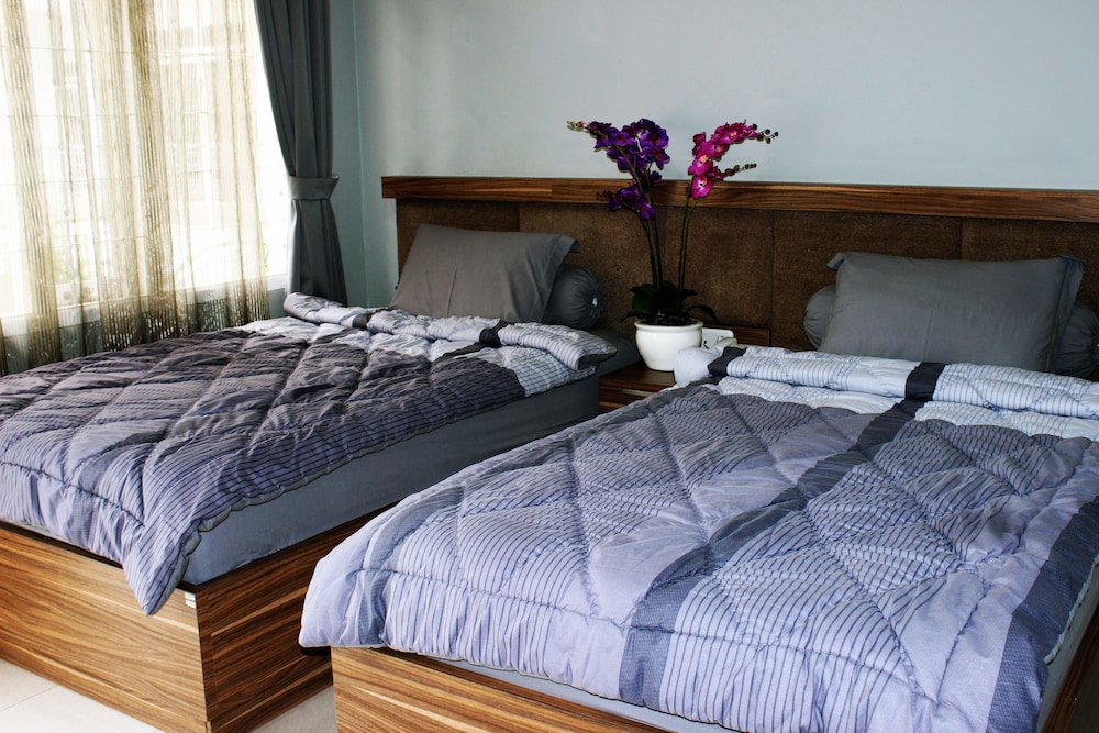 Super OYO Collection O 92277 Setra Priangan Guest House 9/39