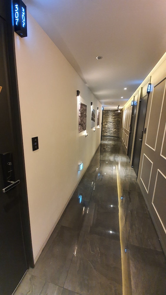 West In Hotel 3/50