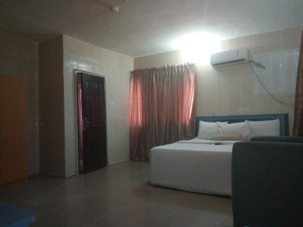 Oxford Hotel Abuja 16/22
