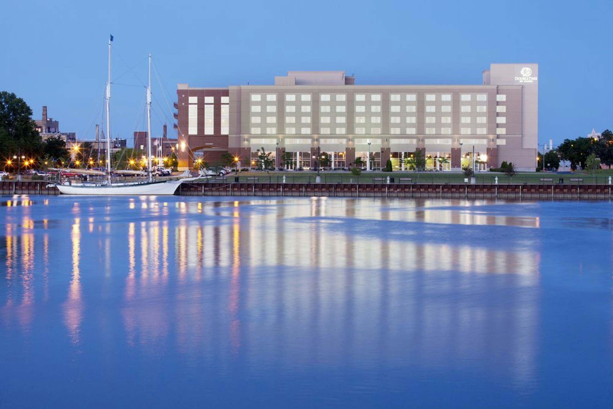 DoubleTree by Hilton Hotel Bay City - Riverfront in BAY CITY - MI