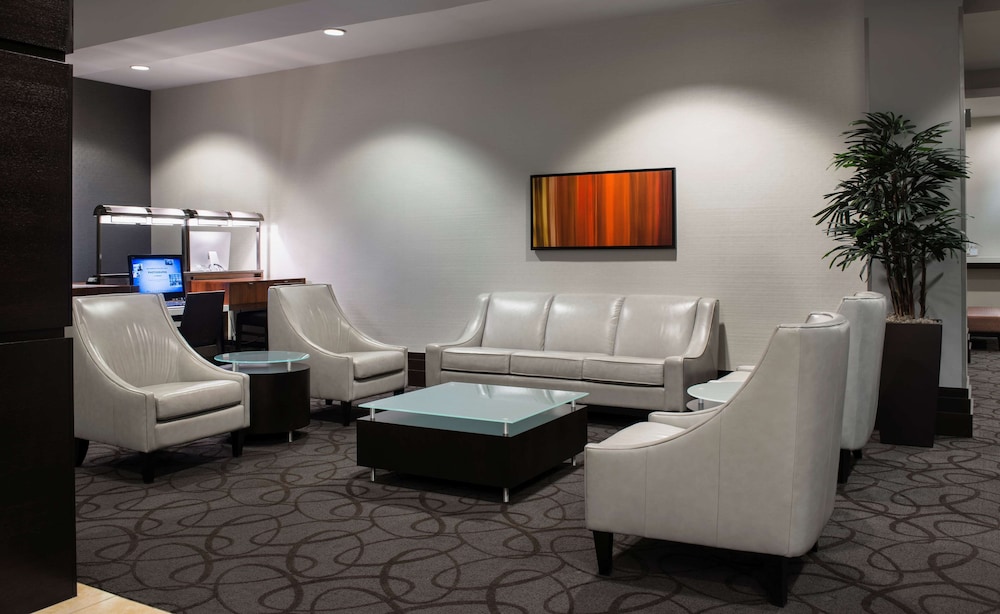 Hilton Winnipeg Airport Suites 38/65