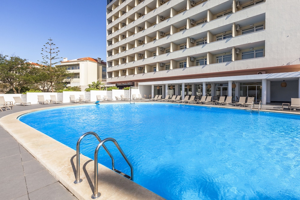 Carcavelos Beach Hotel 8/63