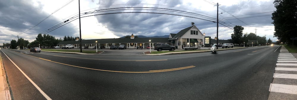 School House Inn 20/28