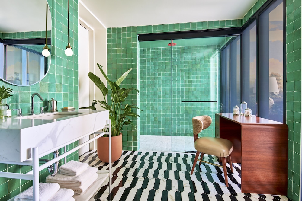 Virgin Hotel New Orleans 16/75