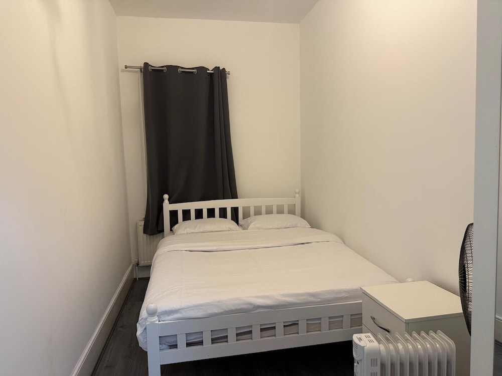 OYO Rayan's Lodge Stratford 14/31