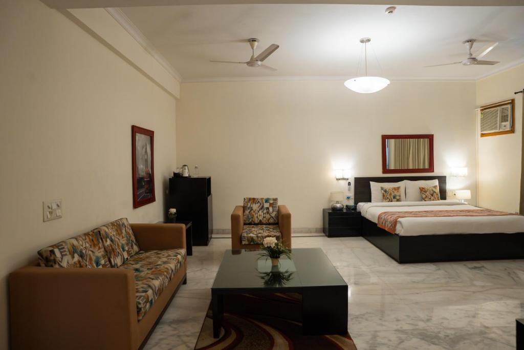 Ahuja Residency Cyber City I 21/27