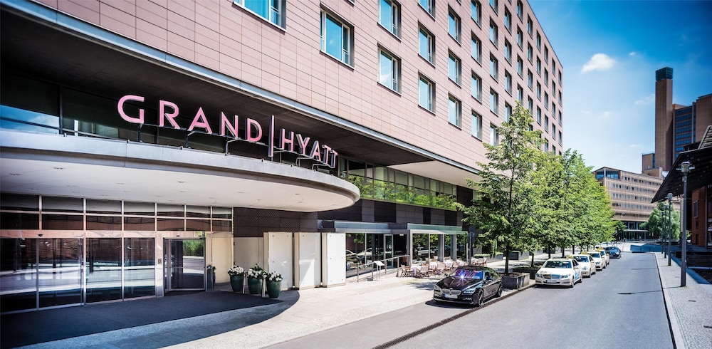 GRAND HYATT BERLIN 74/80