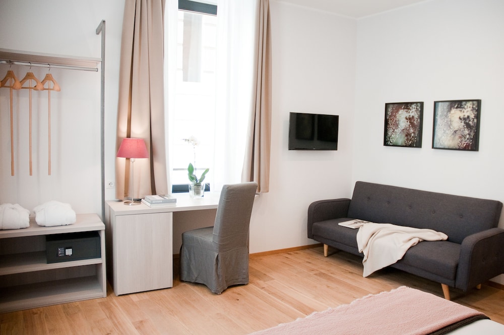 Giuturna Boutique Hotel 53/73