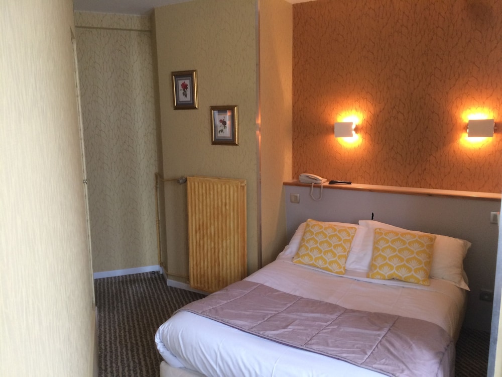 ROOM, DOUBLE BED