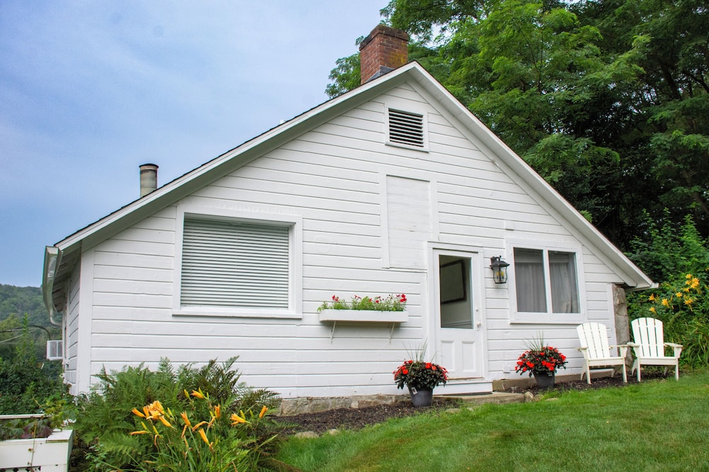 Blackberry River Inn 4/50