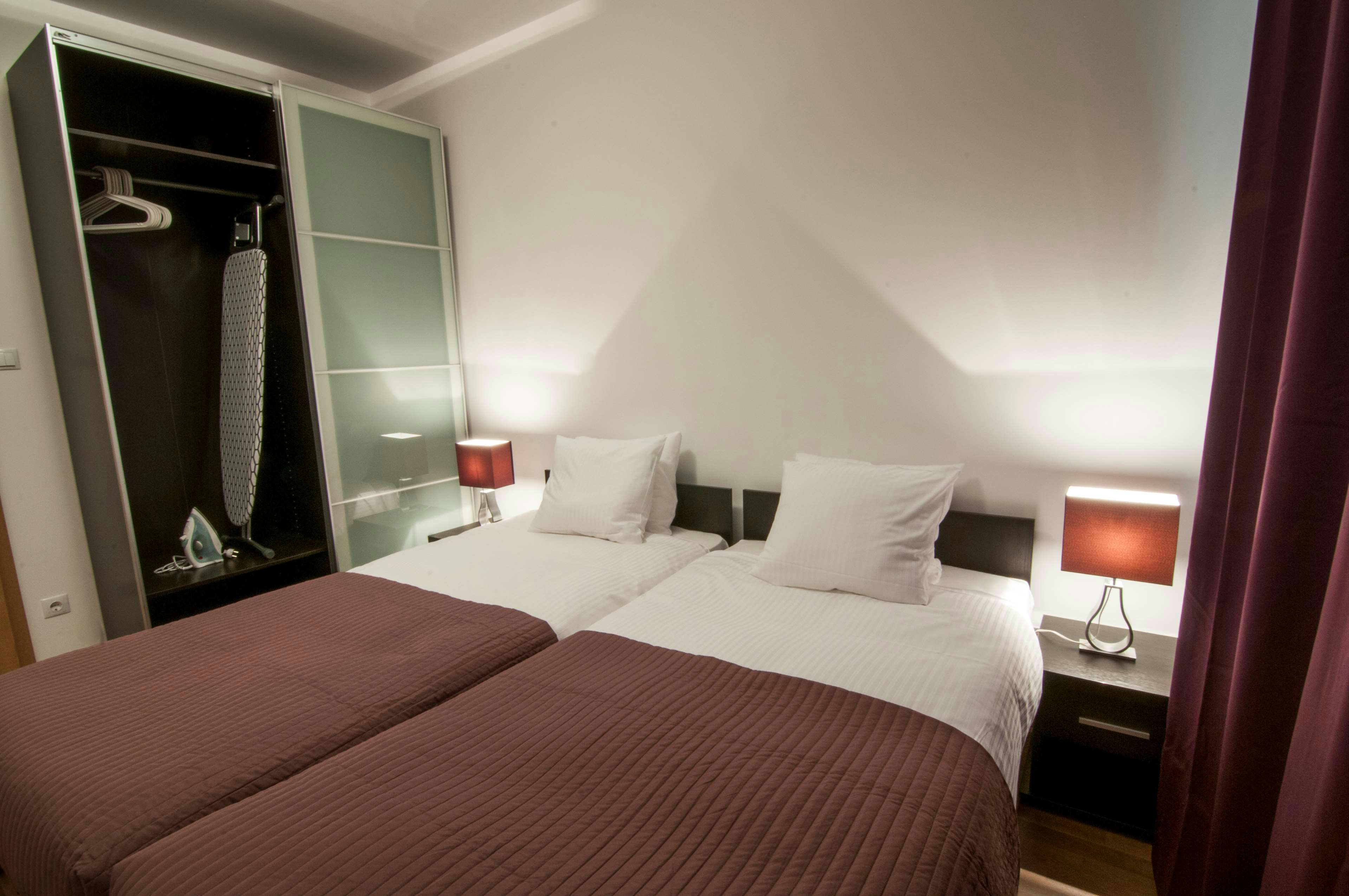 CORVIN CENTER SUITES 16/87