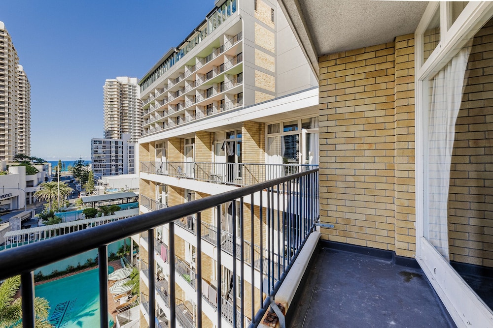 Bunk Backpackers Surfers Paradise Hostel 4/76