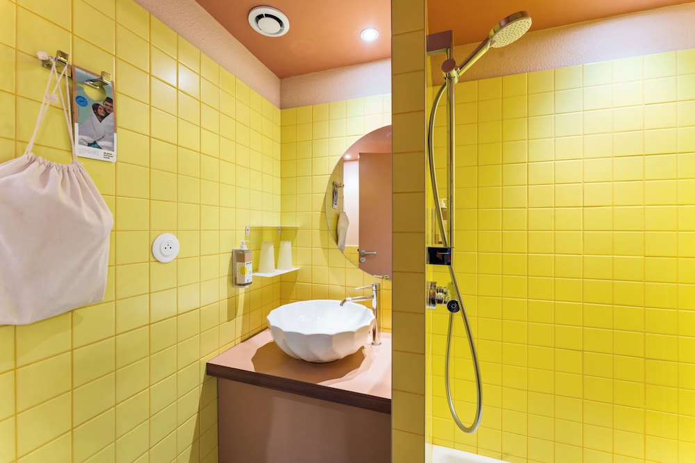 Ibis Styles Pont du Gard Route d'Avignon 45/49