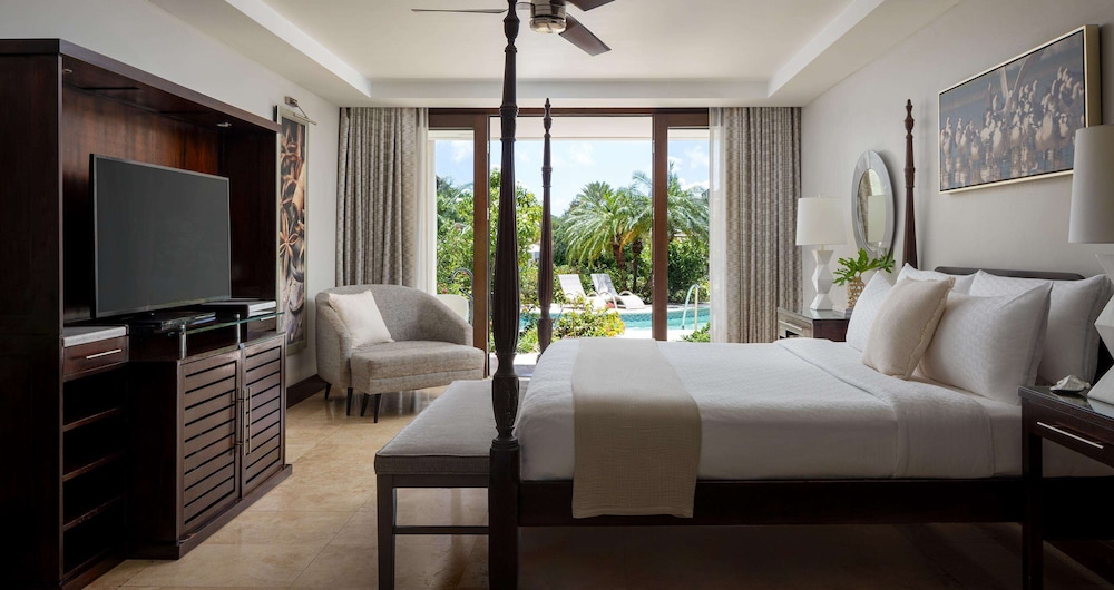 1 Bedroom, Walkout, Junior Suite, King Bed, Garden View, South Sea View