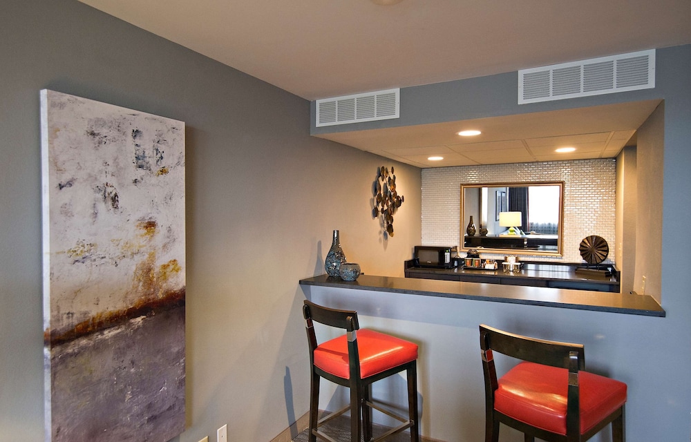 DoubleTree Suites by Hilton Hotel Huntsville South 24/36
