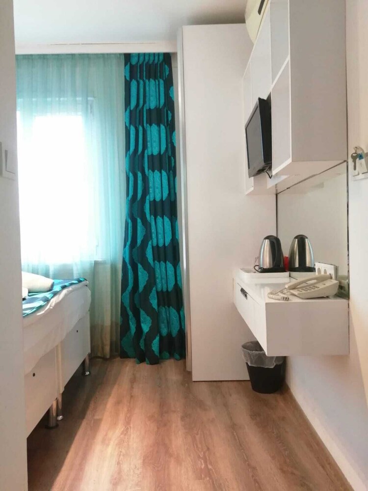 MINEL HOTEL 37/55