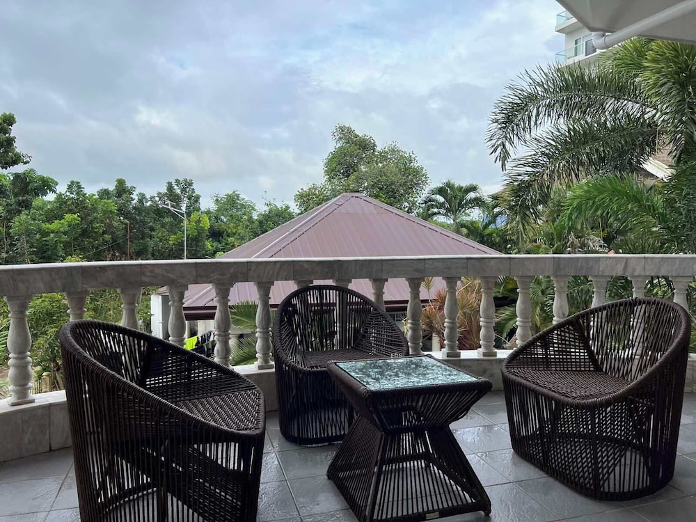 Linaw Beach Resort 54/73