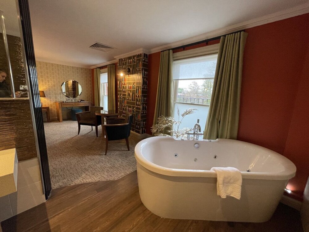Park Farm Hotel Leisure 72/78