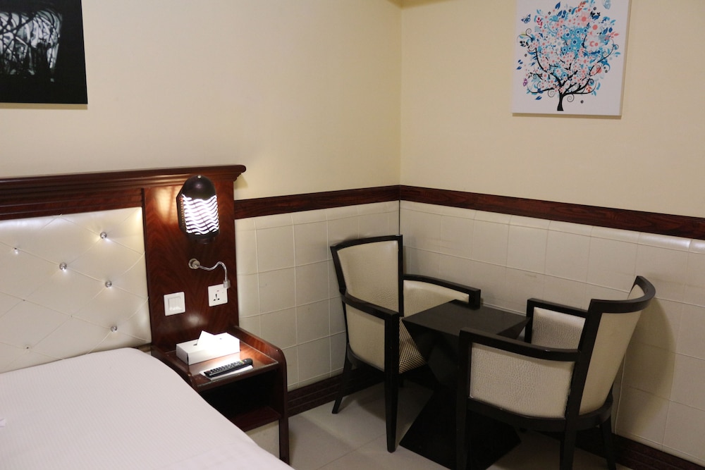 Mariana Hotel 40/50