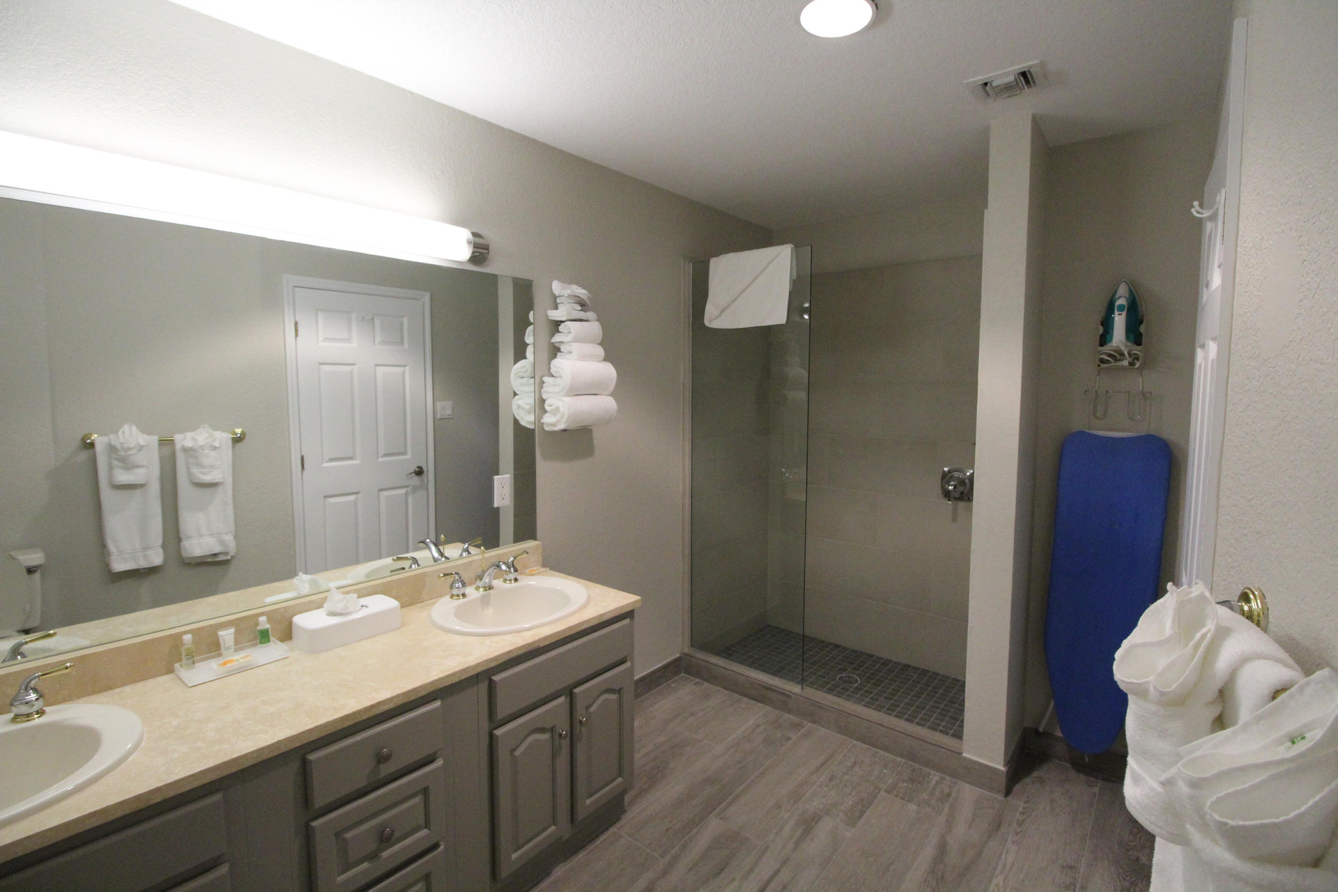 Studio, Suite, 2 Queen Beds, Island View 5/5