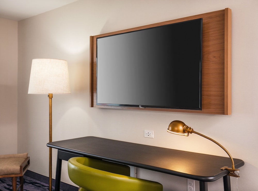 Fairfield Inn Suites Boston Walpole 16/35