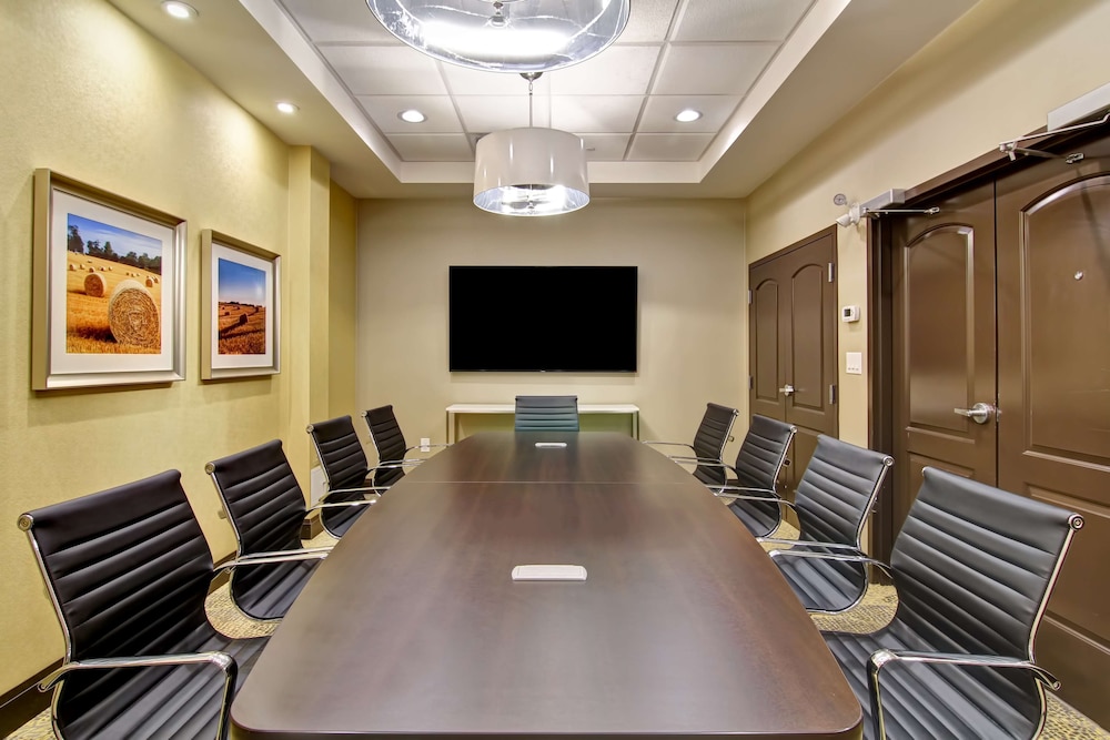Hampton Inn and Suites by Hilton Saskatoon Airport 36/39