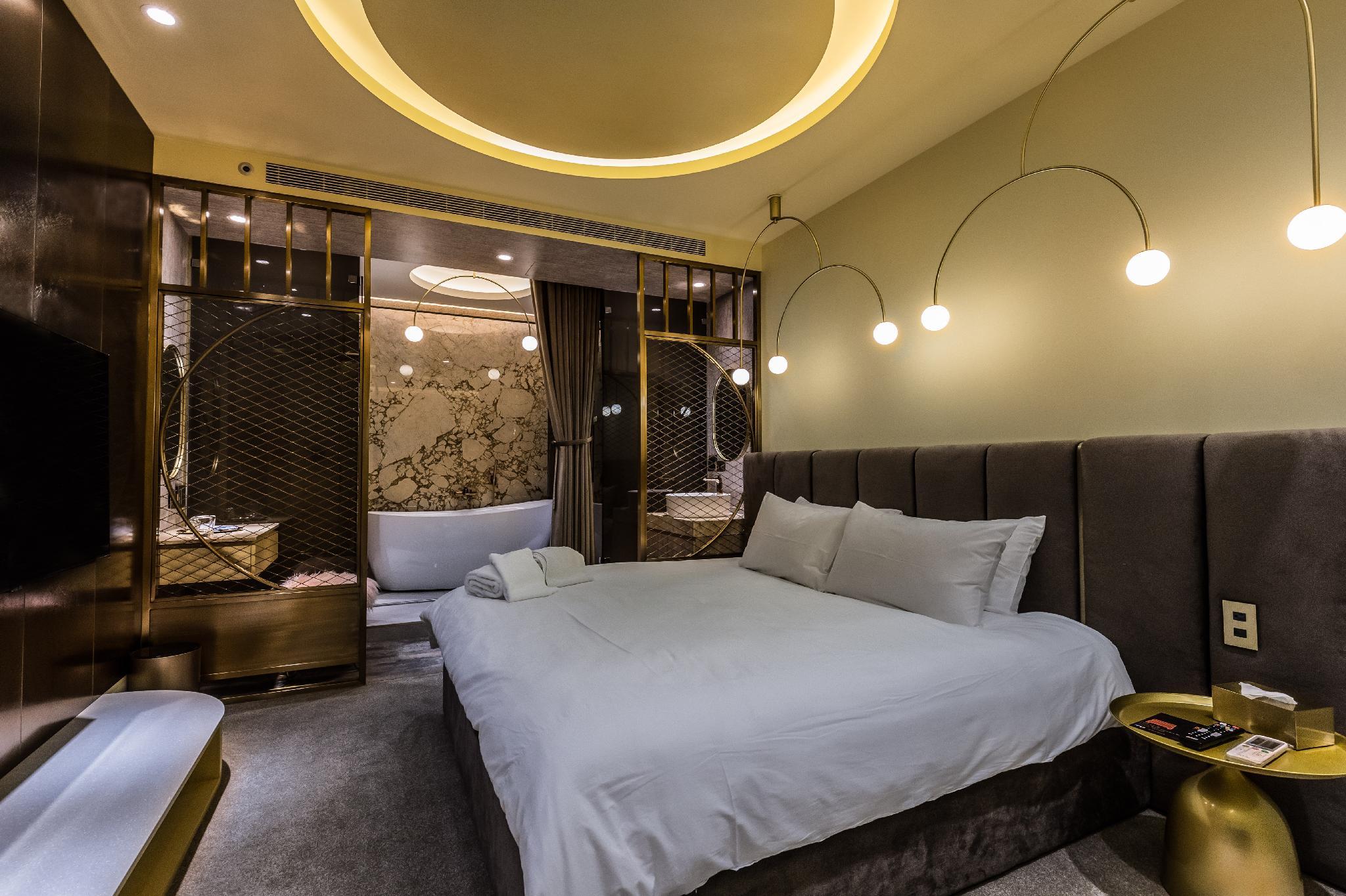 Gold, Arc, Double Bed