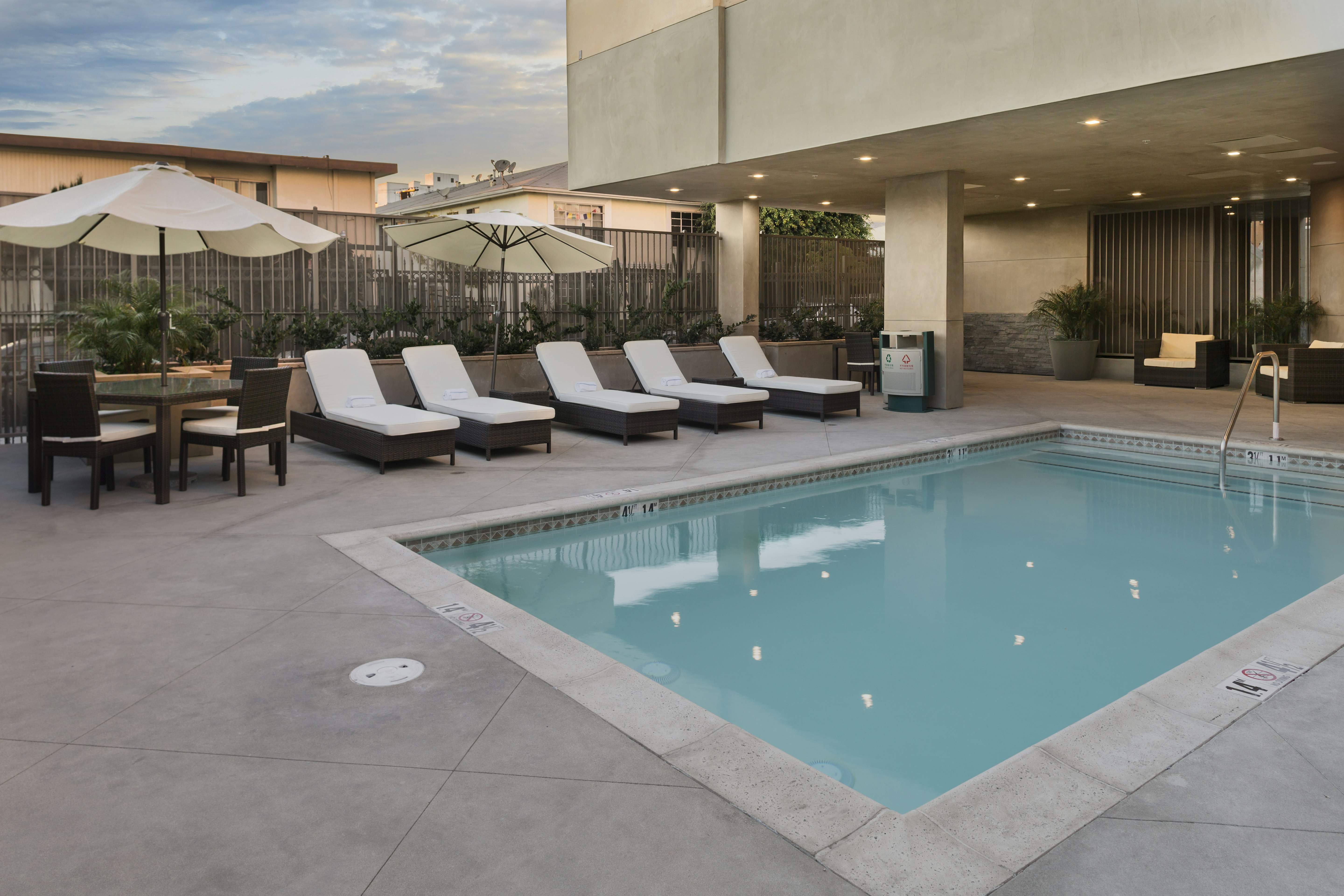 Hampton Inn & Suites Los Angeles/Hollywood 22/52