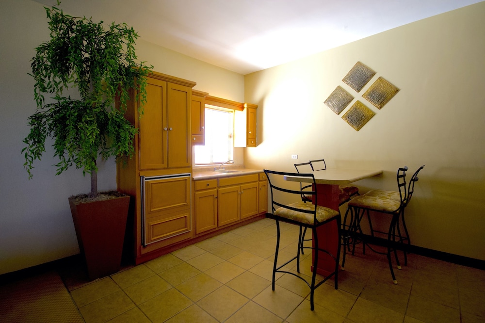 Hotel Consulado Inn 35/46