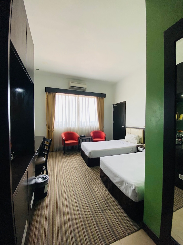 غرفة عائلية بسرير مزدوج وسرير فردي، Hotel Seri Malaysia Kepala Batas 2/2