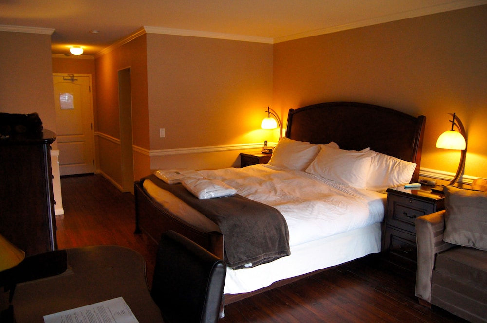 South Thompson Inn 30/69