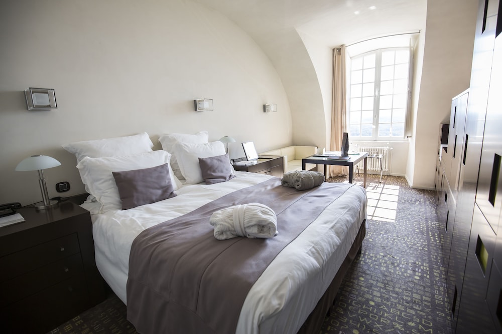 Chateau de Mercues 16/48