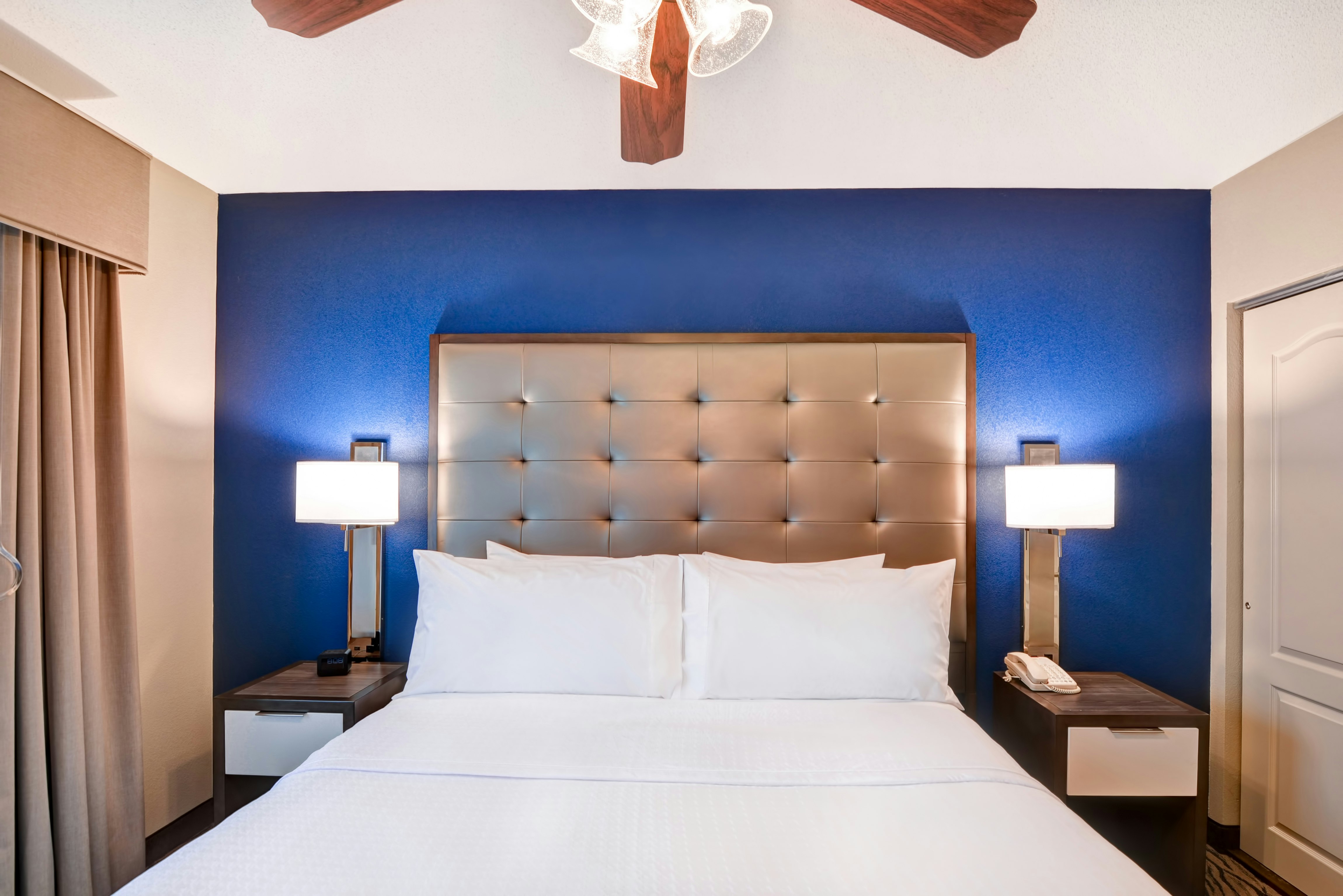 STUDIO, SUITE, KING BED