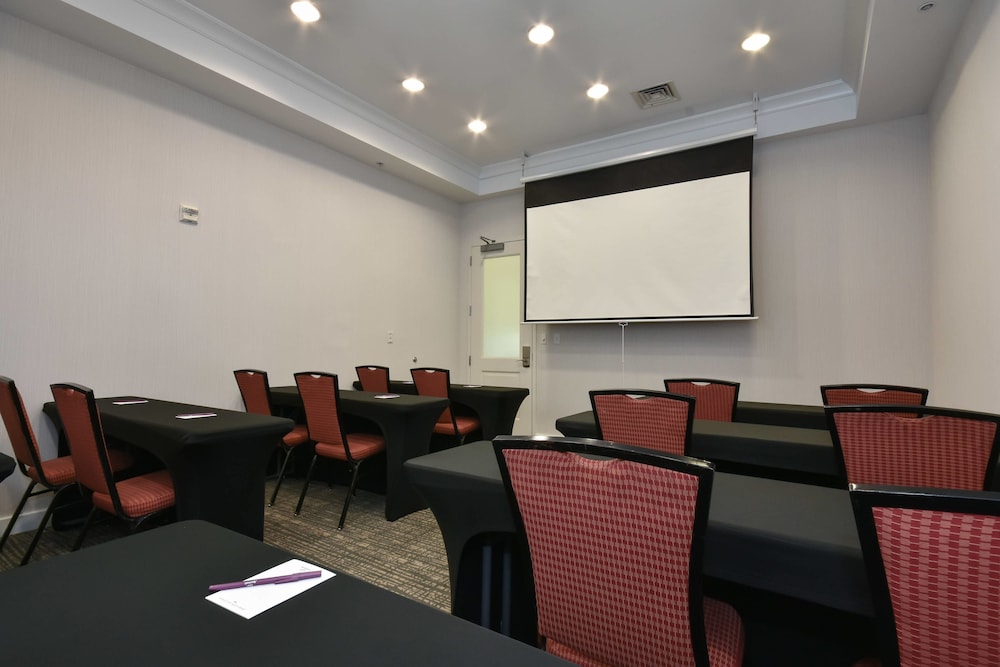 Residence Inn Marriott Concord 30/31