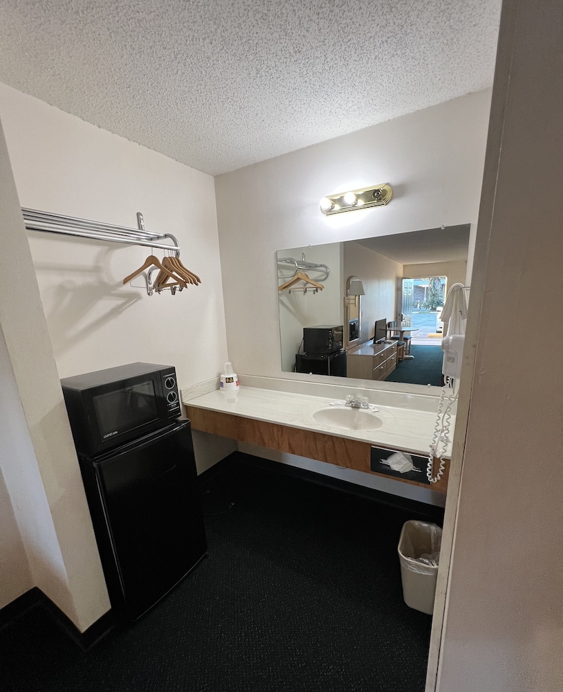 Garden Inn & Suites 9/53