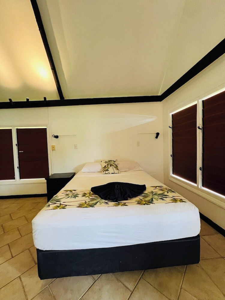 Bure, 2 Queen Beds, Sea Side