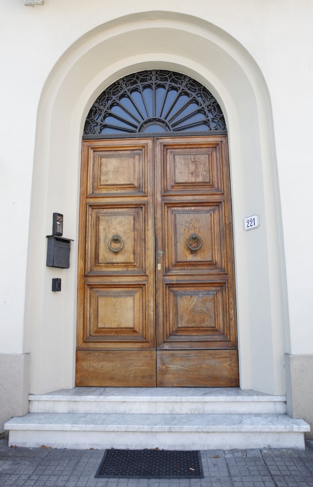 Lucca Relais 12/50
