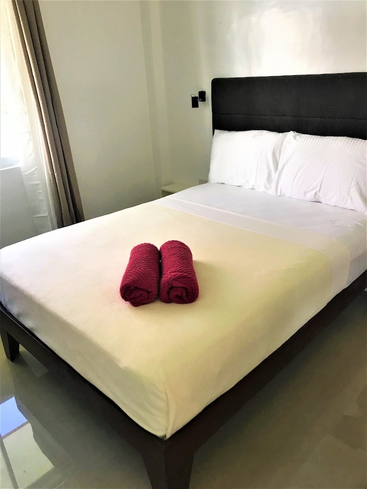 Heartland Hotel Service Rooms And Apartments 22/48