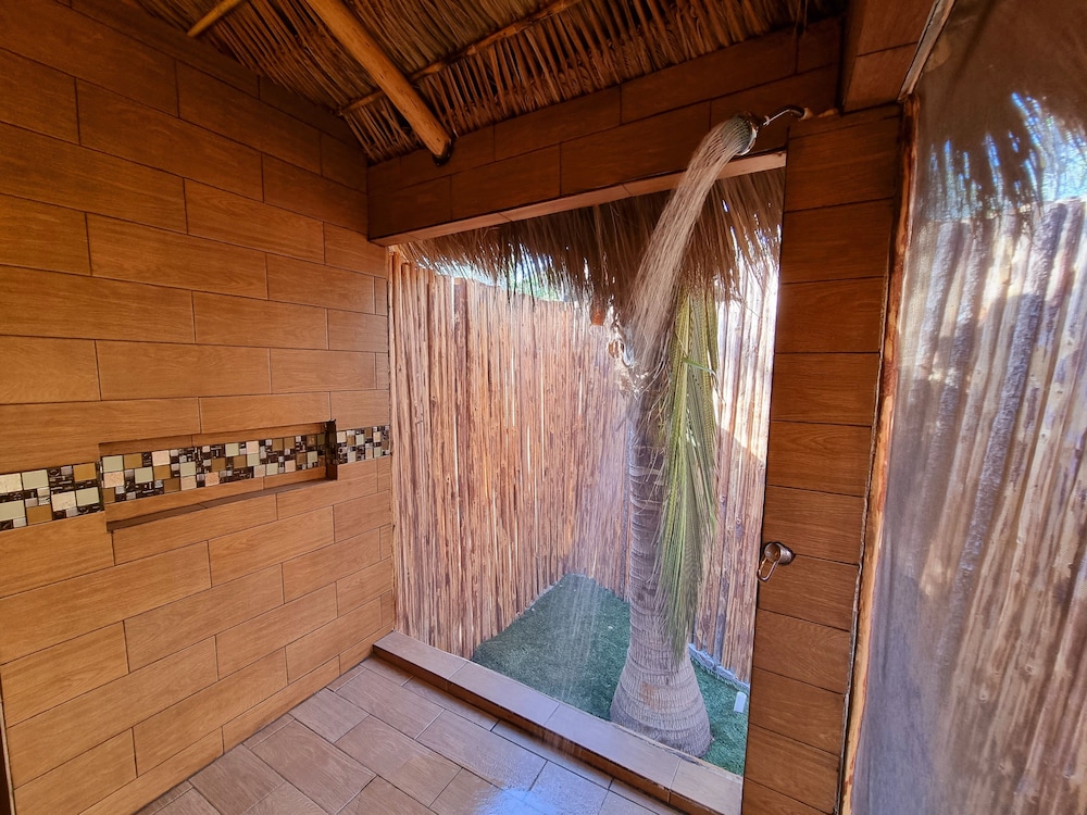 Palm Valley Cabins 18/50