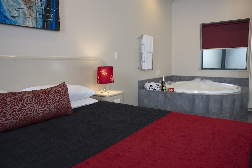 Aubyn Court Spa Motel 9/41