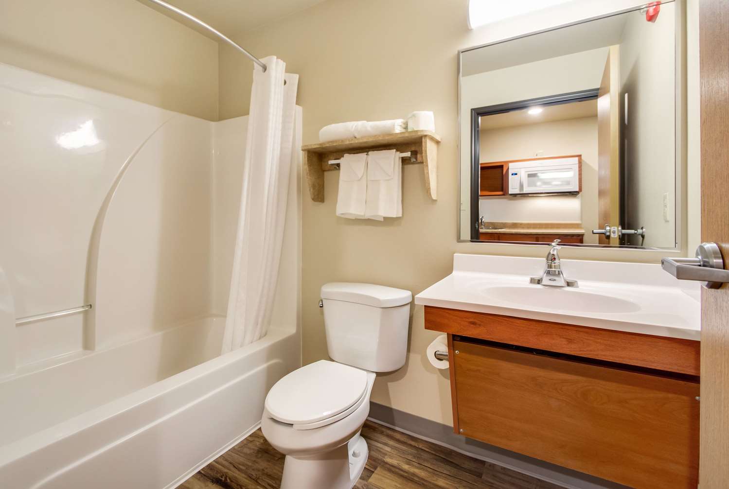 Efficiency, Queen Bed، Econo Lodge Burlington I-70 5/8