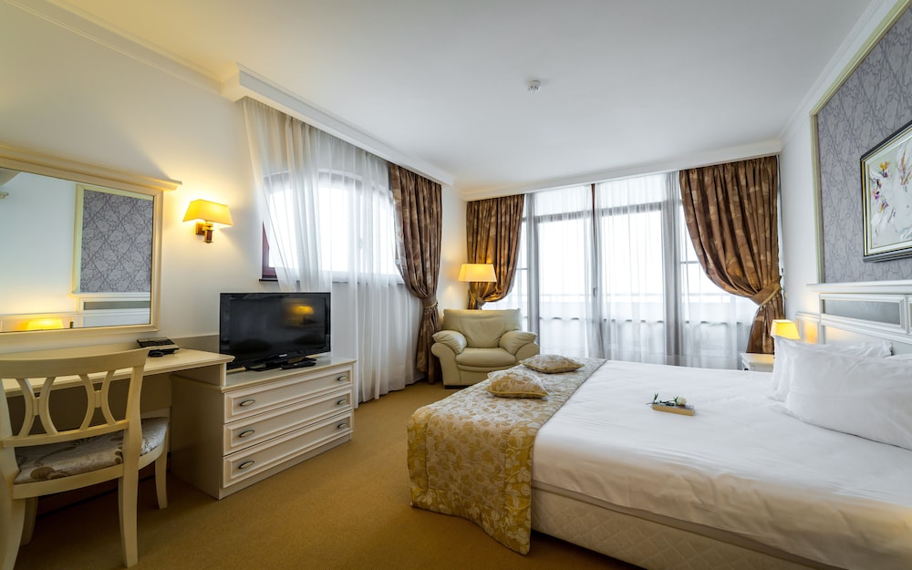 Hotel Helena Sands 17/50