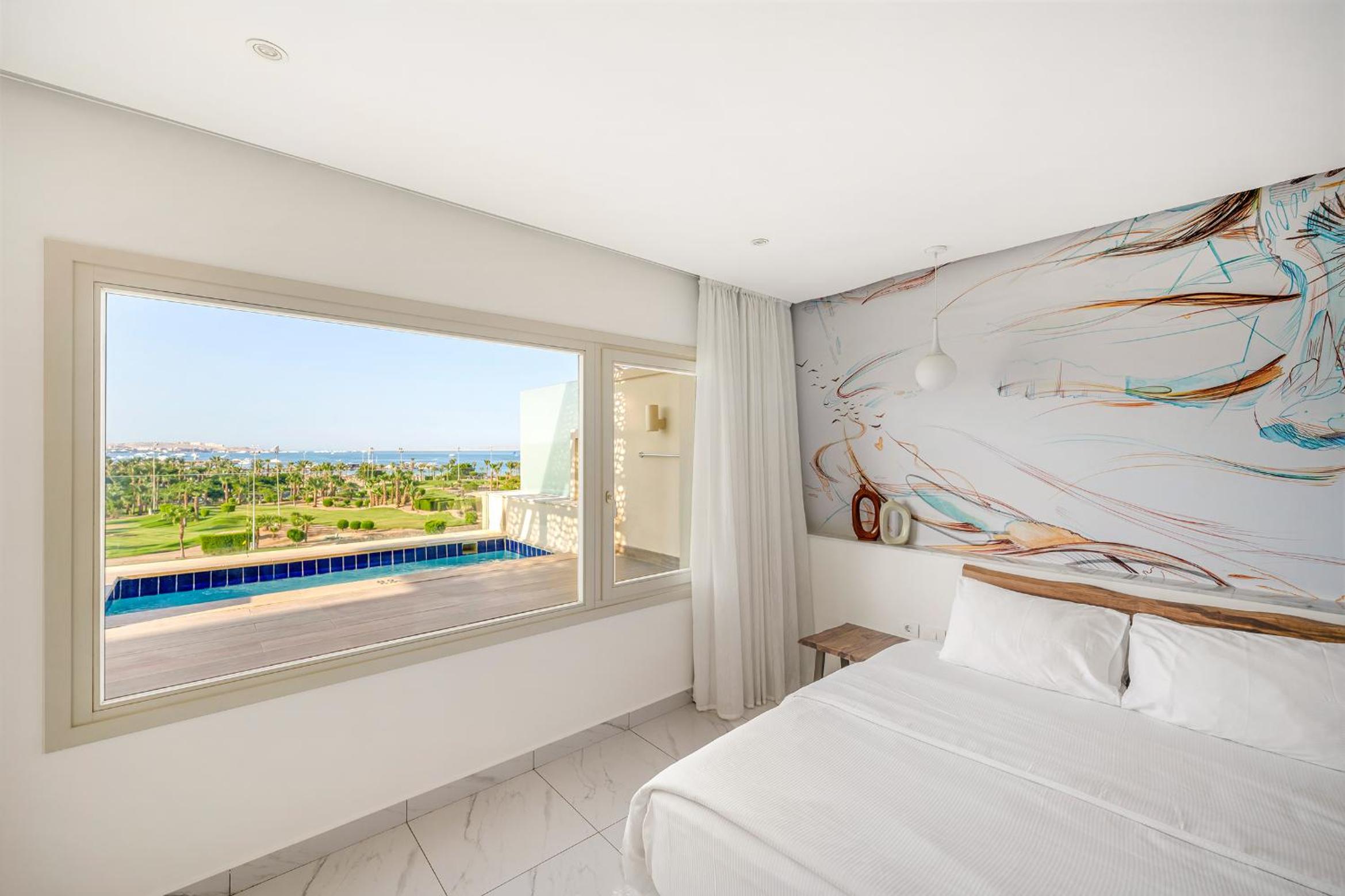Penthouse Suite, Queen Bed, Plunge Pool
