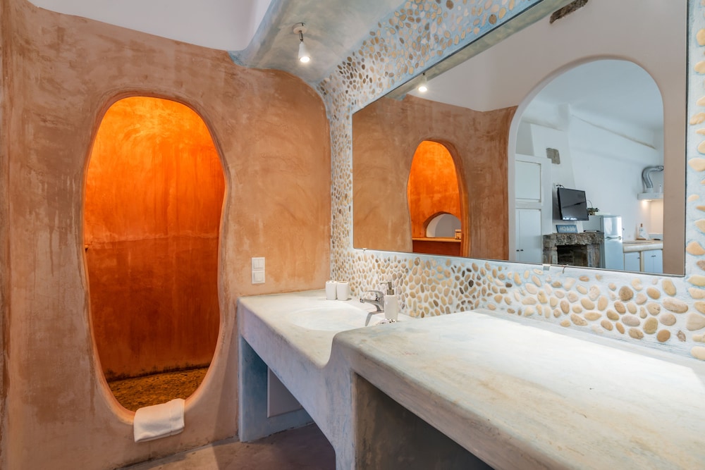 Elenis Village Suites 44/46