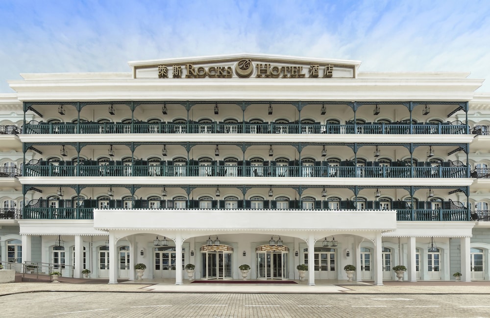 Rocks Hotel 2/29