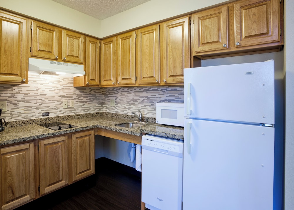 Candlewood Suites Eagan Arpt South - Mall Area, an IHG Hotel 36/68